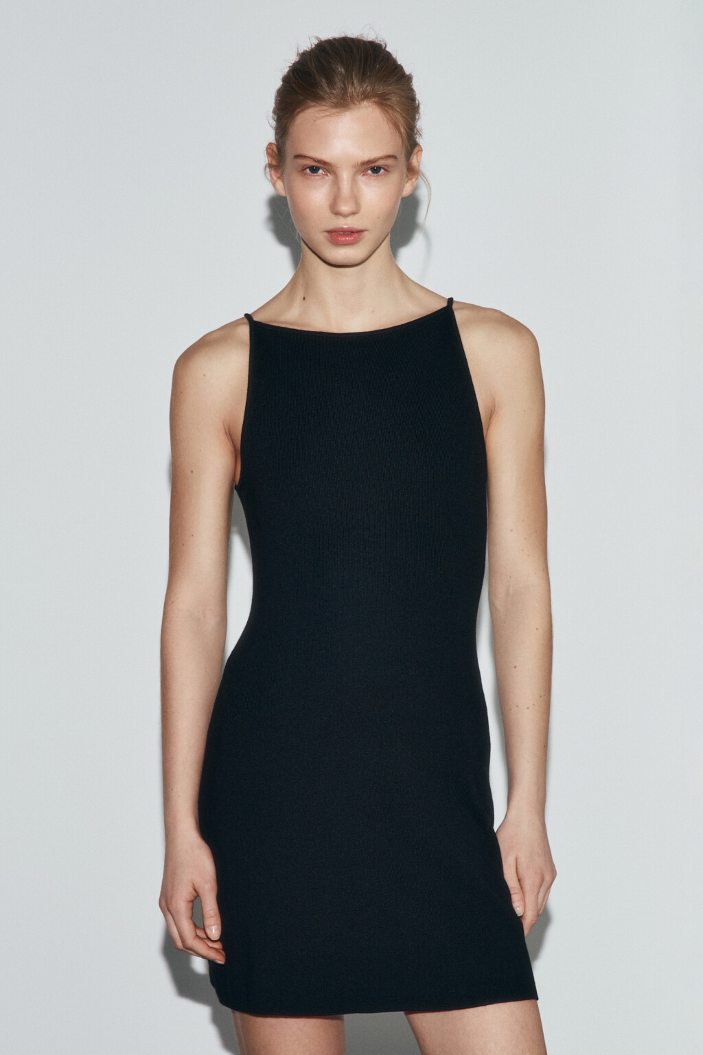 Платье-майка мини вязаное в рубчик - цвет черный - 3