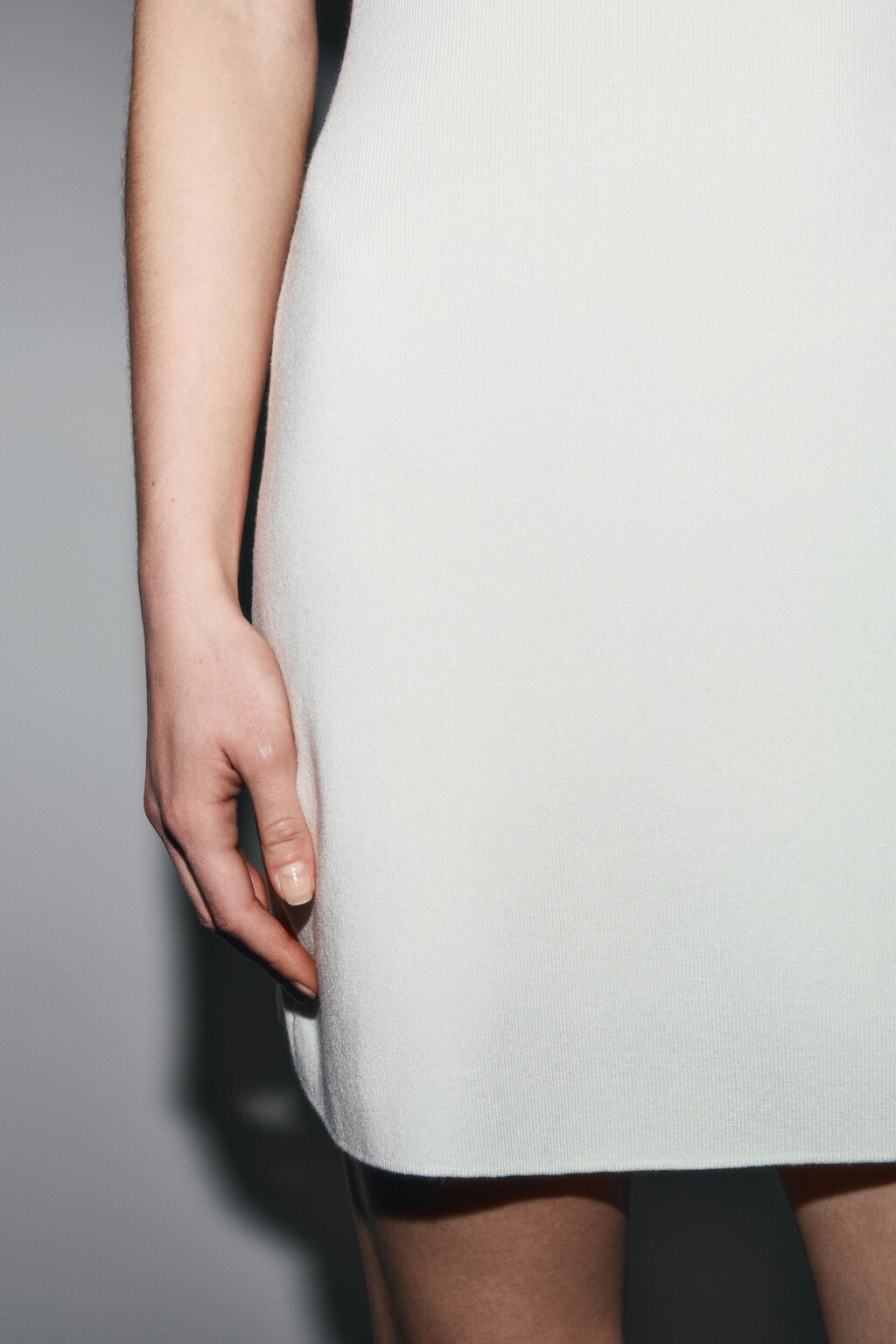 Платье-майка мини вязаное в рубчик - цвет молочный - 6