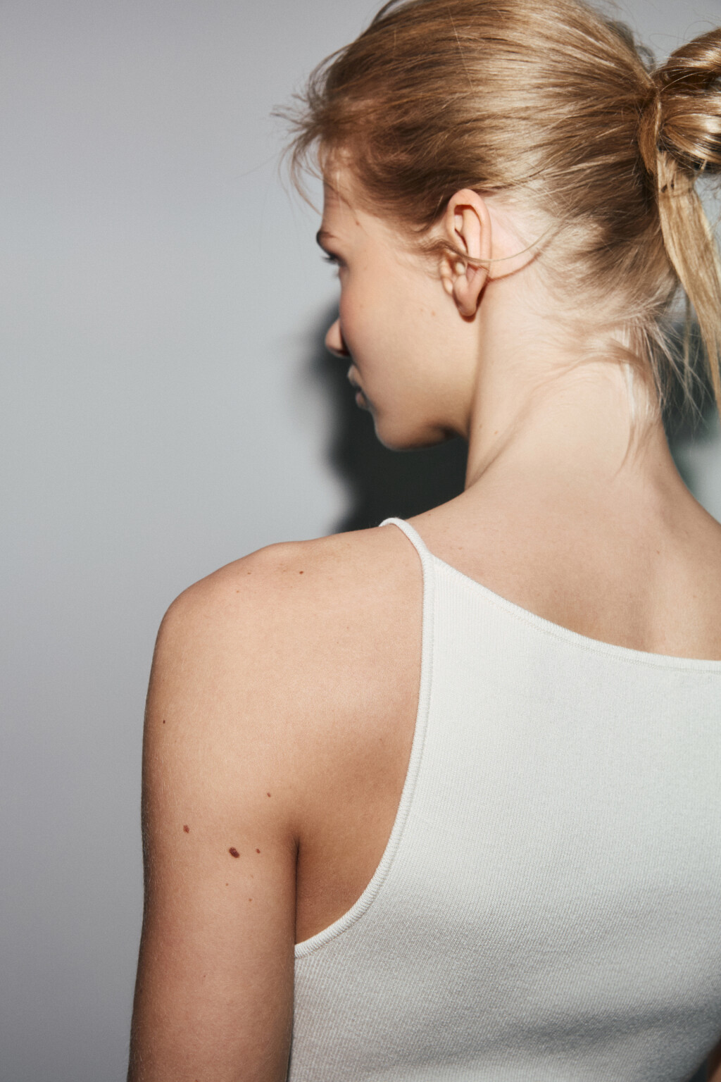 Платье-майка мини вязаное в рубчик - цвет молочный - 7