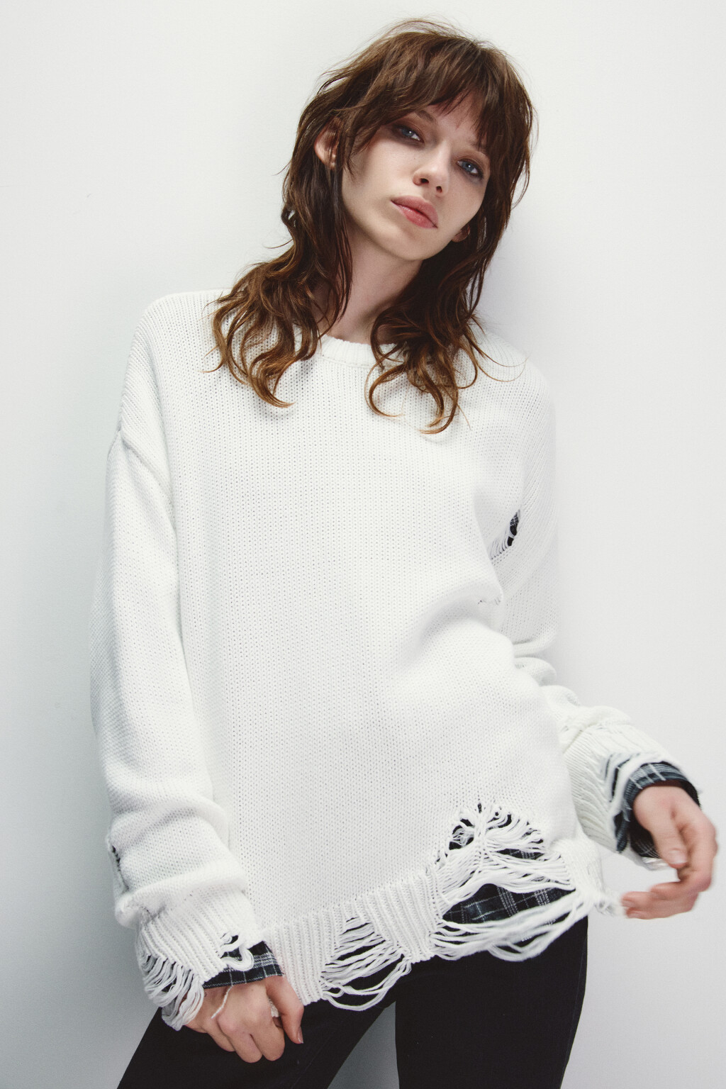 Джемпер вязаный с рваным декором - цвет молочный - 1