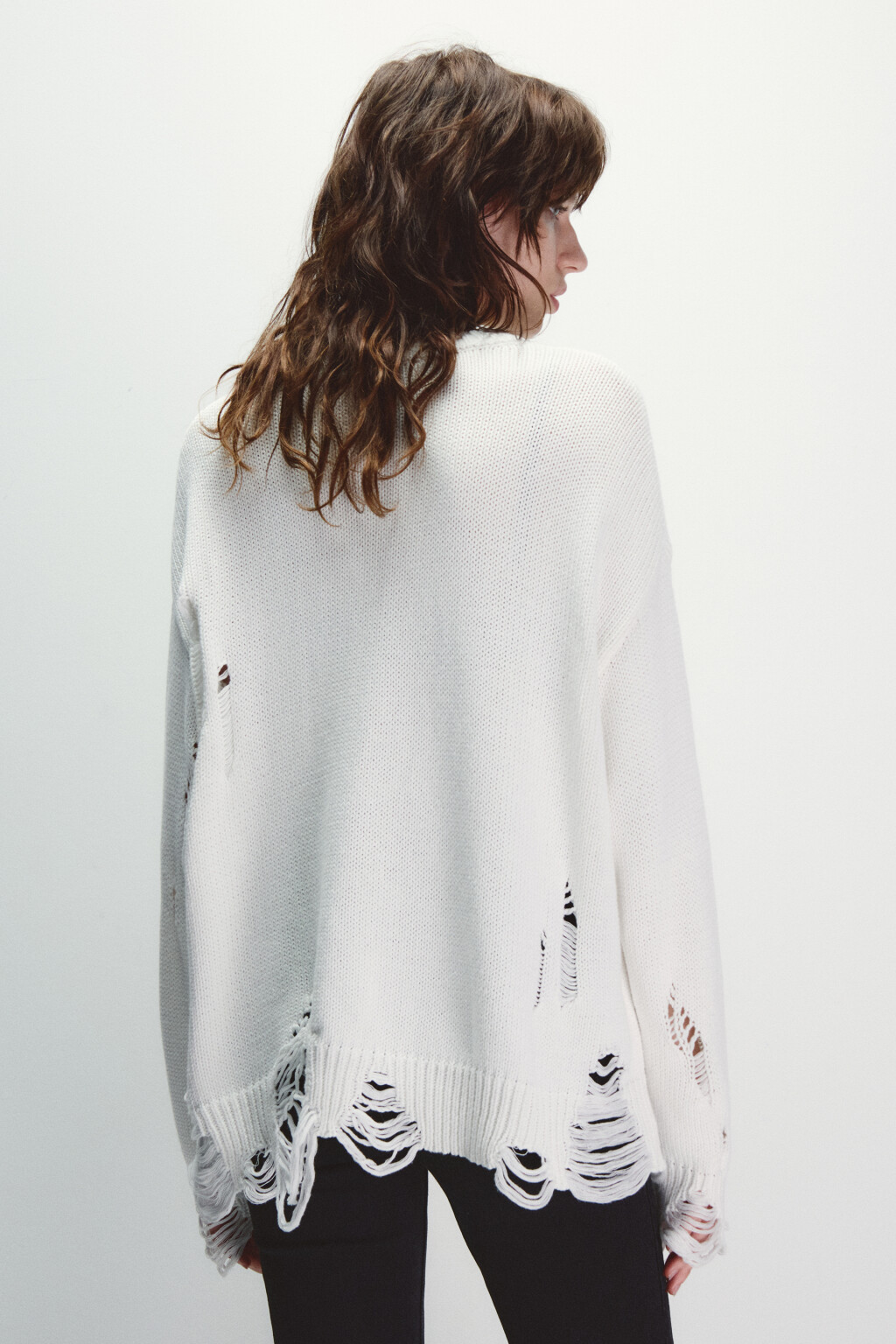 Джемпер вязаный с рваным декором - цвет молочный - 3