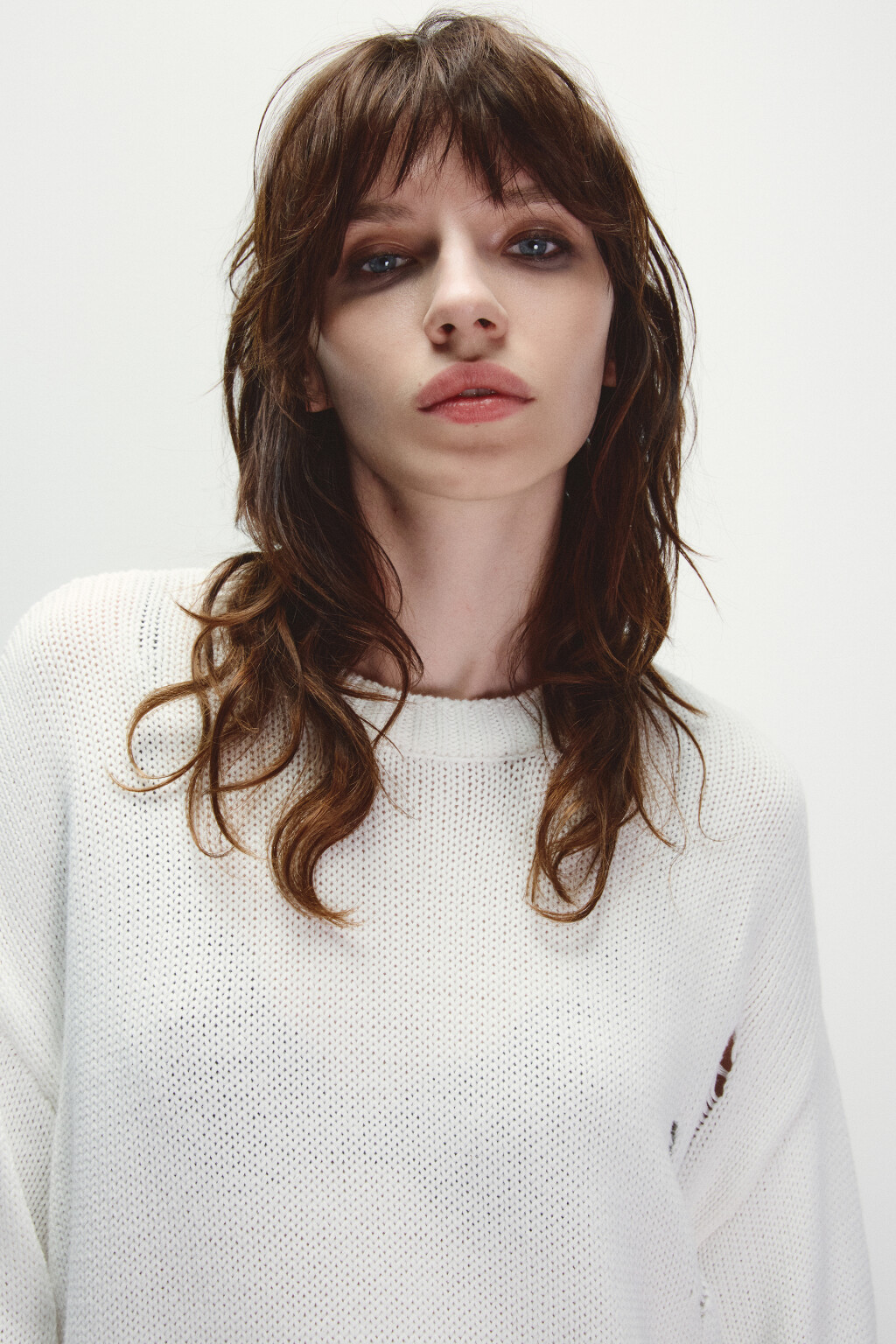 Джемпер вязаный с рваным декором - цвет молочный - 7