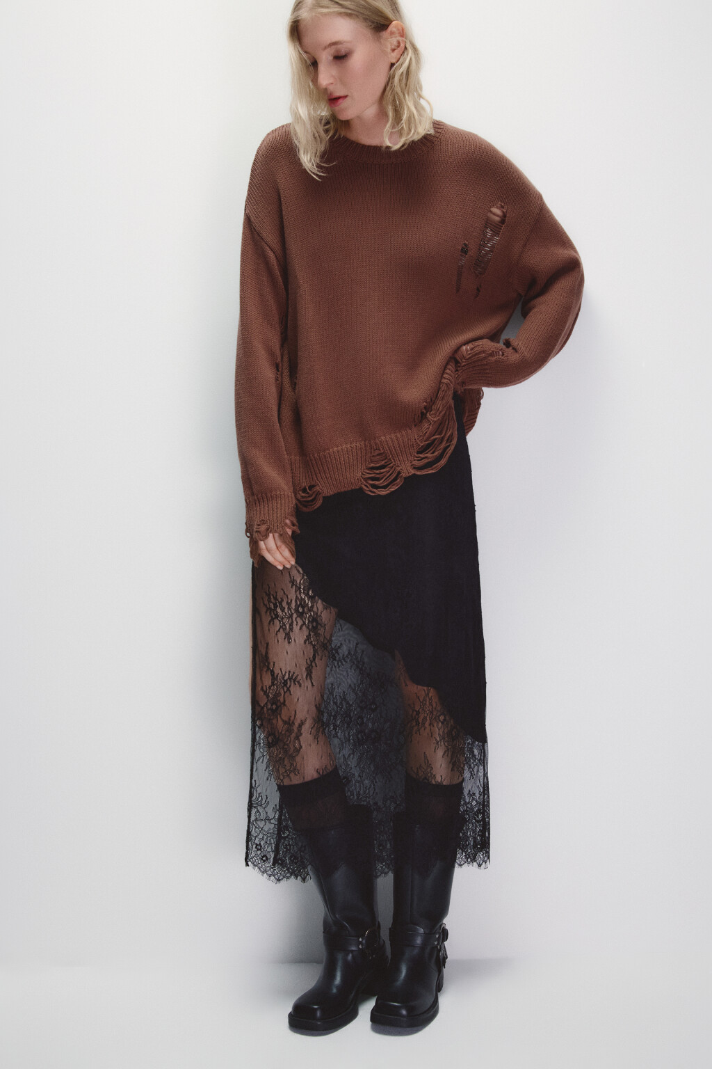 Джемпер вязаный с рваным декором - цвет бежевый - 2