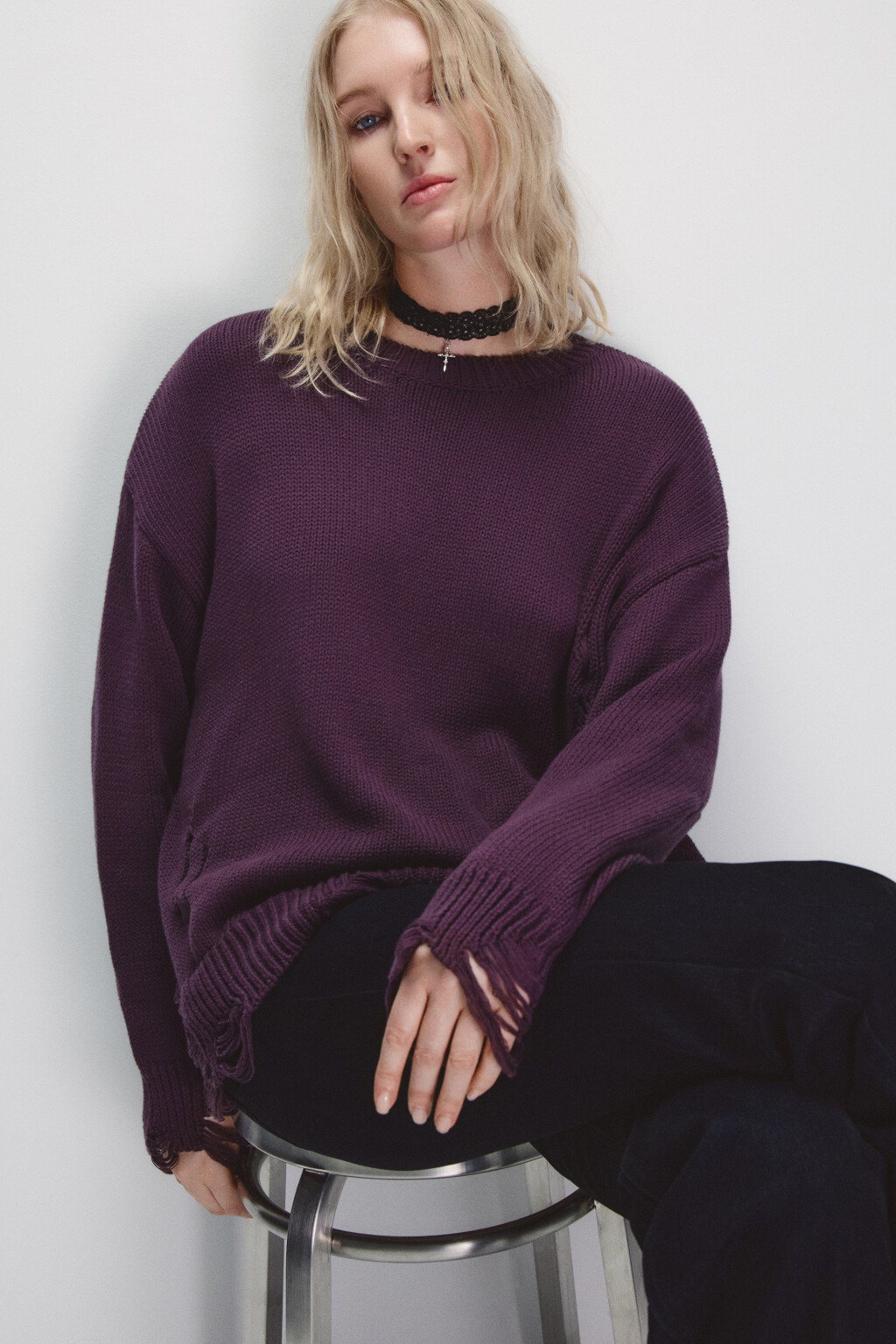 Джемпер вязаный с рваным декором - цвет фиолетовый - 1