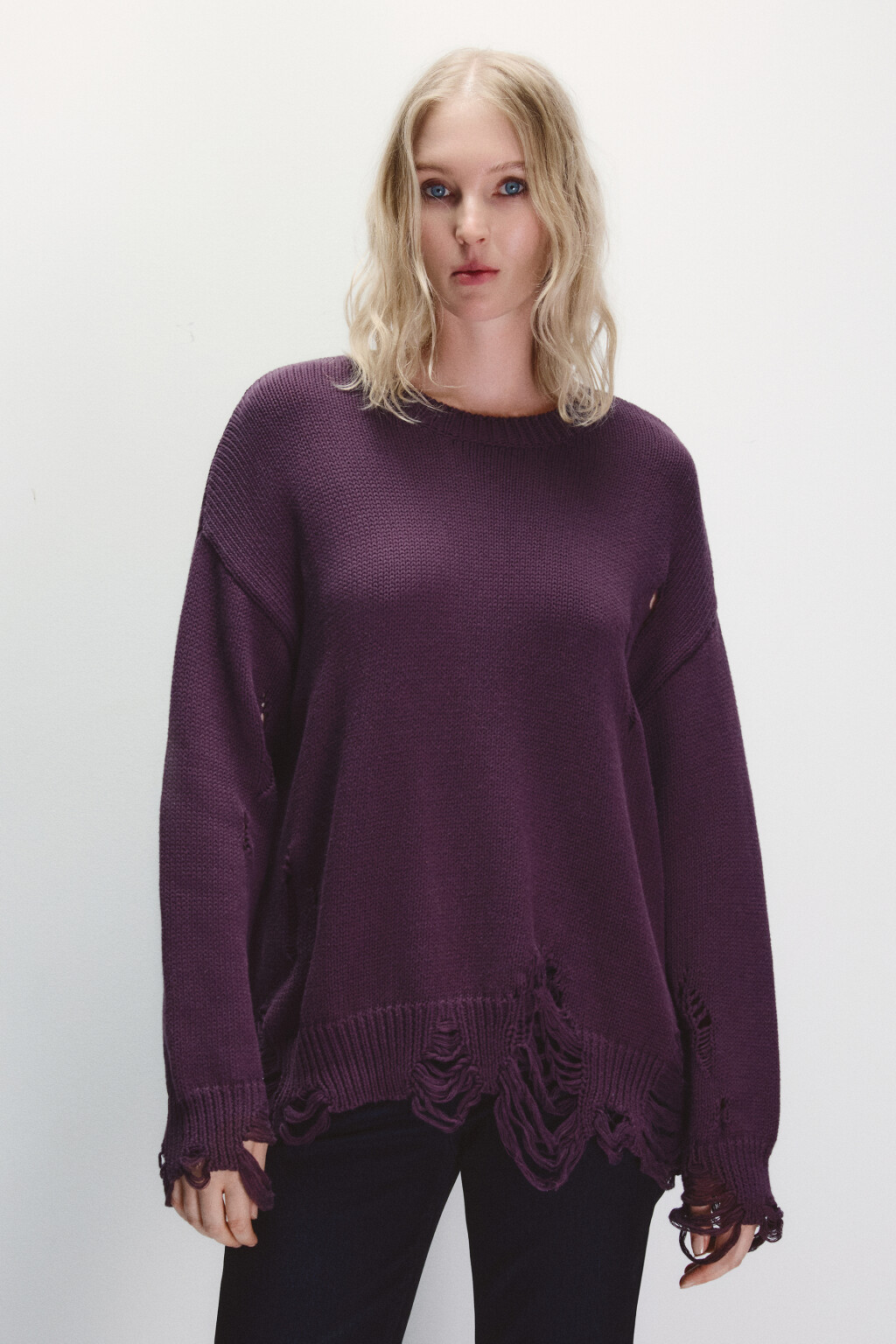Джемпер вязаный с рваным декором - цвет фиолетовый - 2