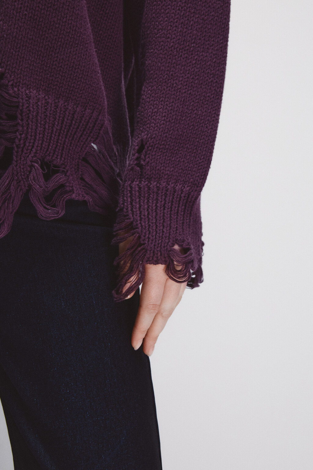 Джемпер вязаный с рваным декором - цвет фиолетовый - 6