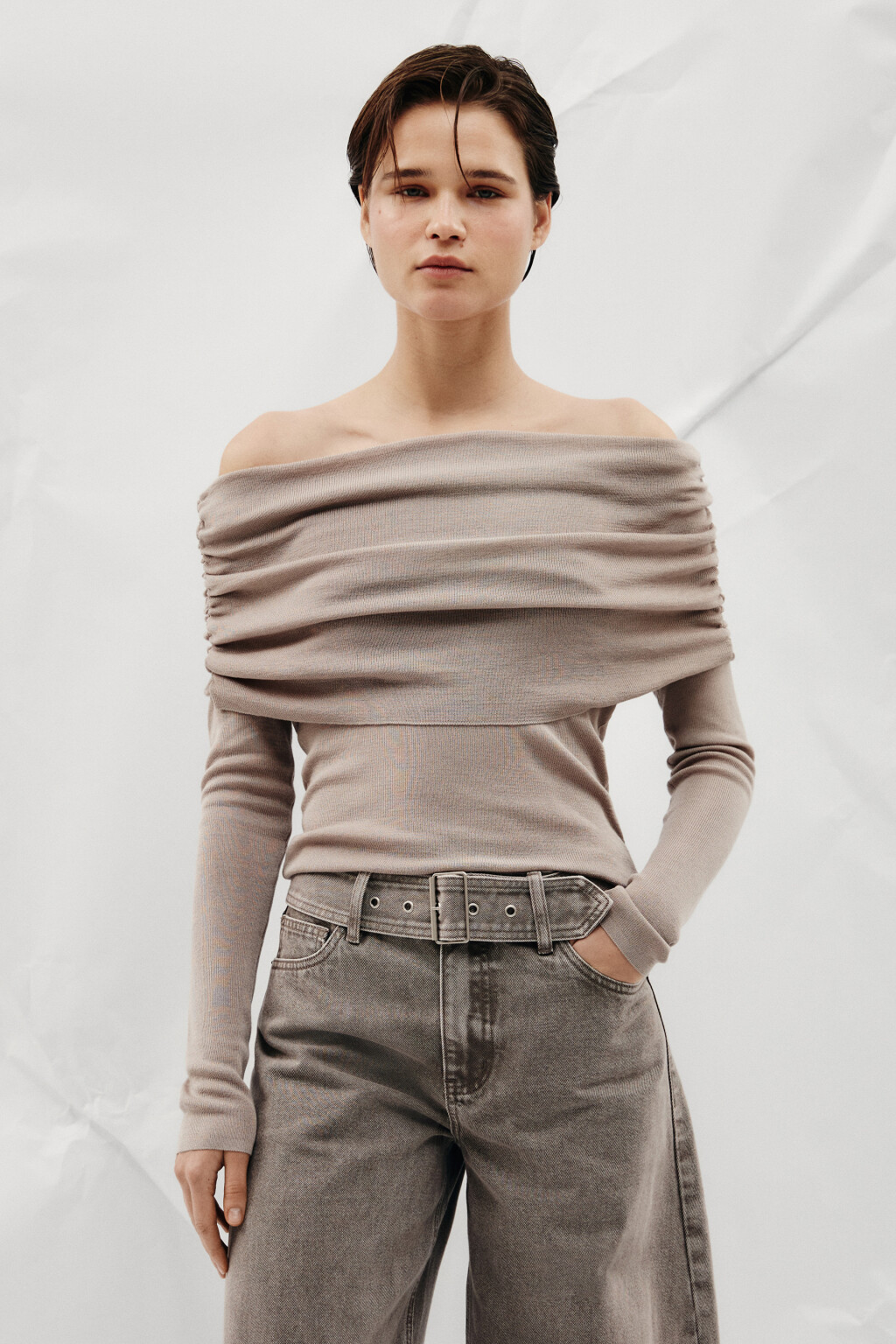 Джемпер из лиоцелла с открытыми плечами - цвет бежевый - 4