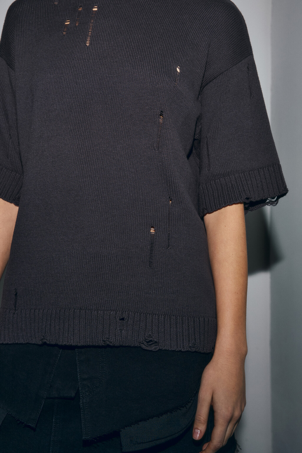 Футболка вязаная рваная - цвет коричневый - 7