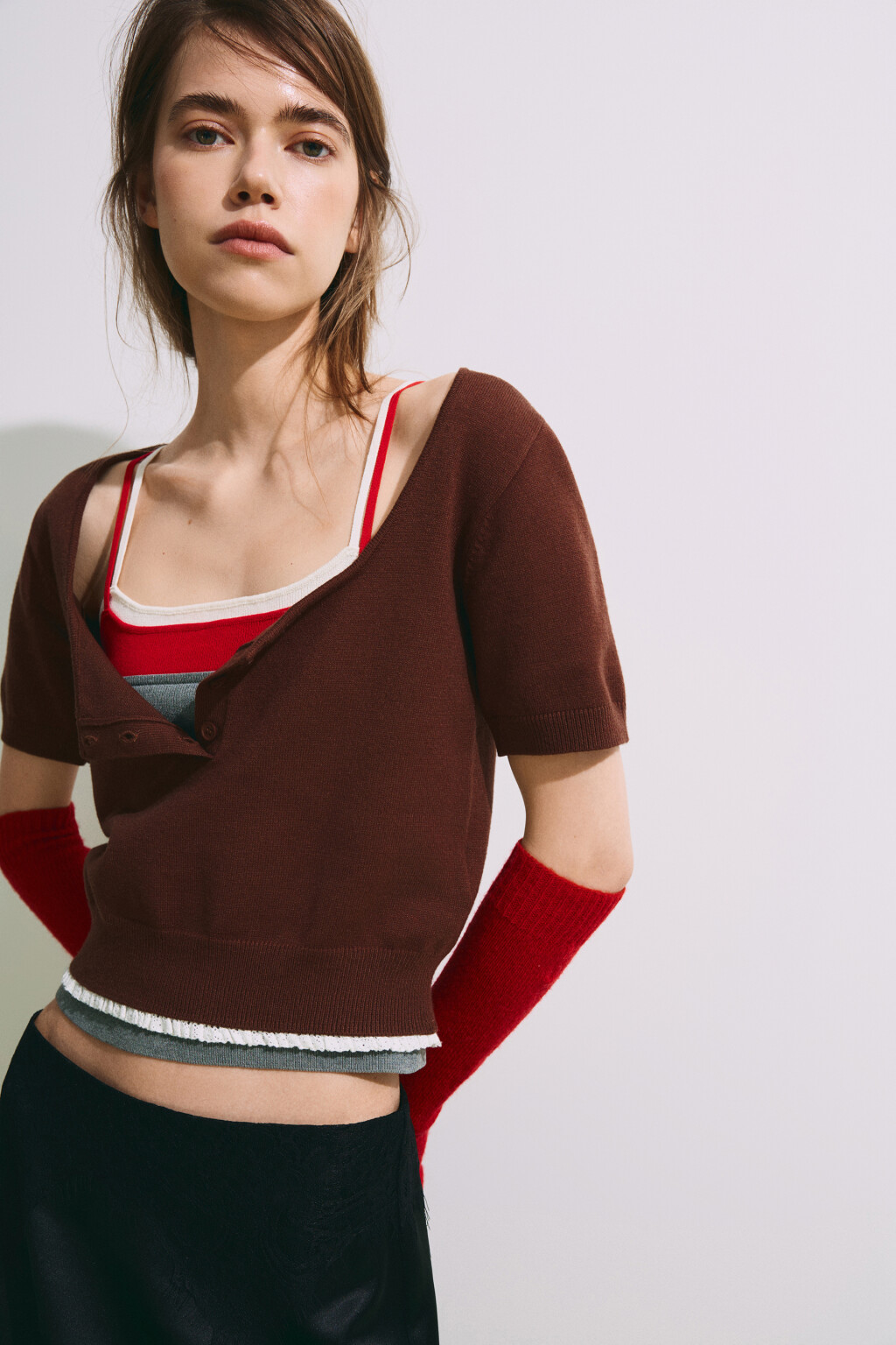 Футболка вязаная с кружевной отделкой - цвет коричневый - 2