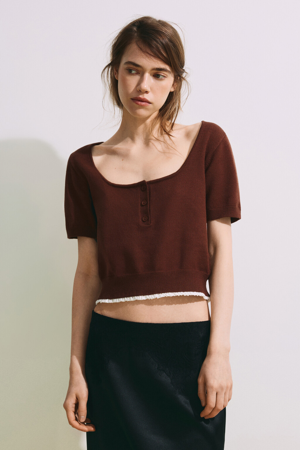 Футболка вязаная с кружевной отделкой - цвет коричневый - 3