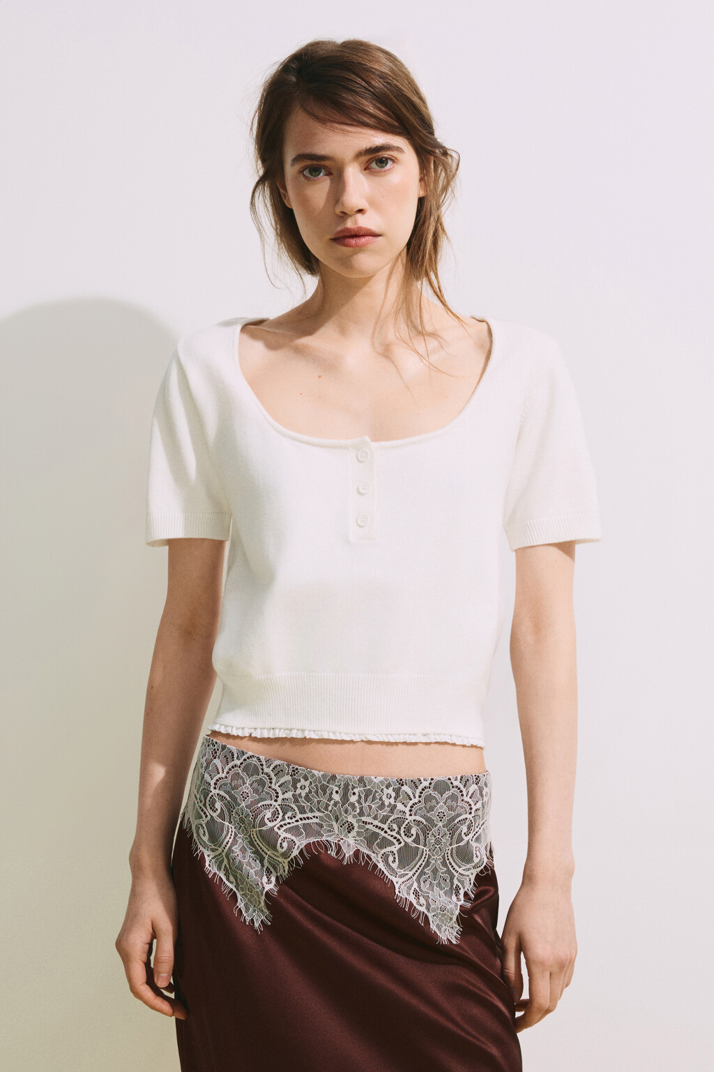 Футболка вязаная с кружевной отделкой - цвет молочный - 2