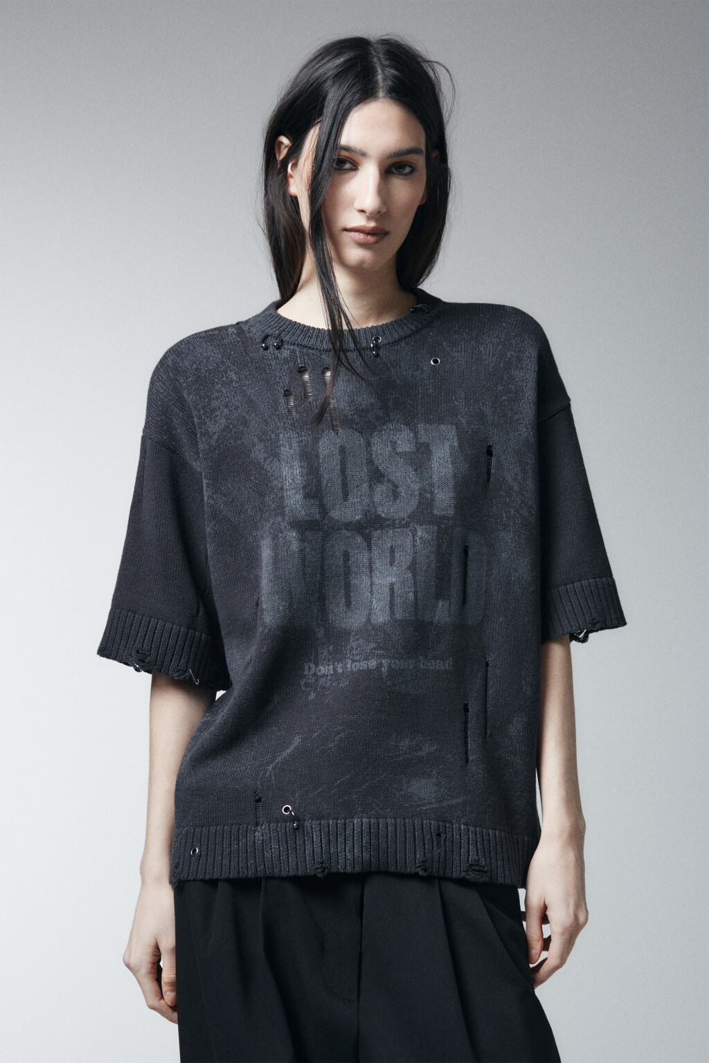 Футболка вязаная рваная с пирсингом - цвет серый - 2