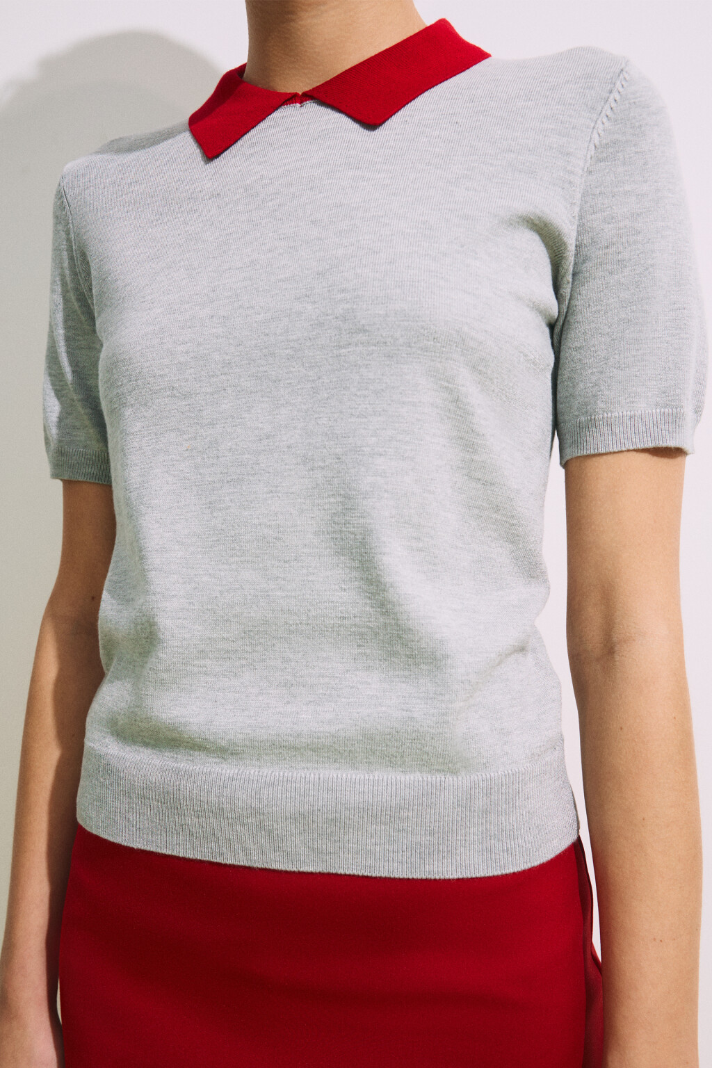 Футболка-поло вязаная с контрастным воротником - цвет серый - 5