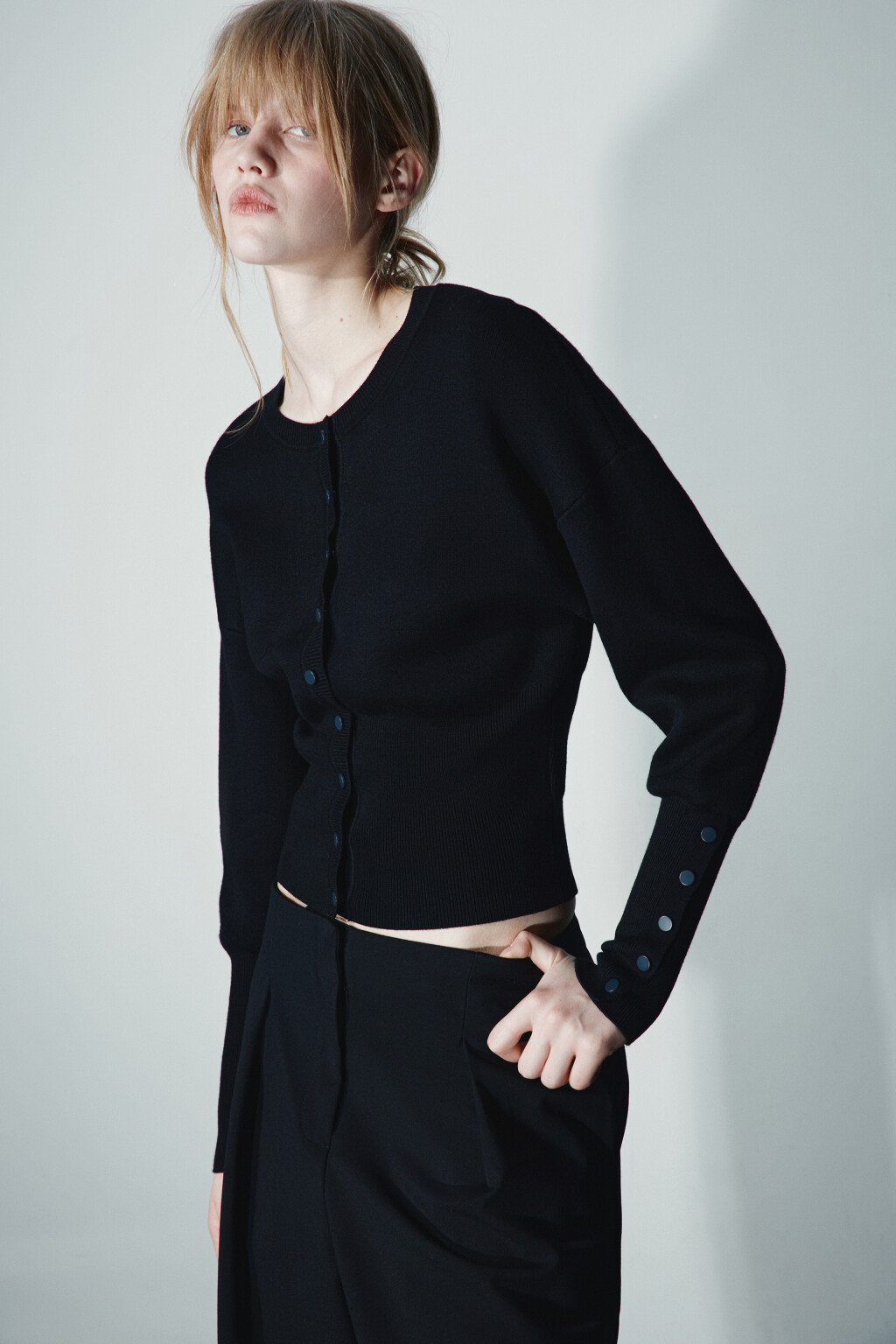 Кардиган вязаный на кнопках - цвет черный - 2