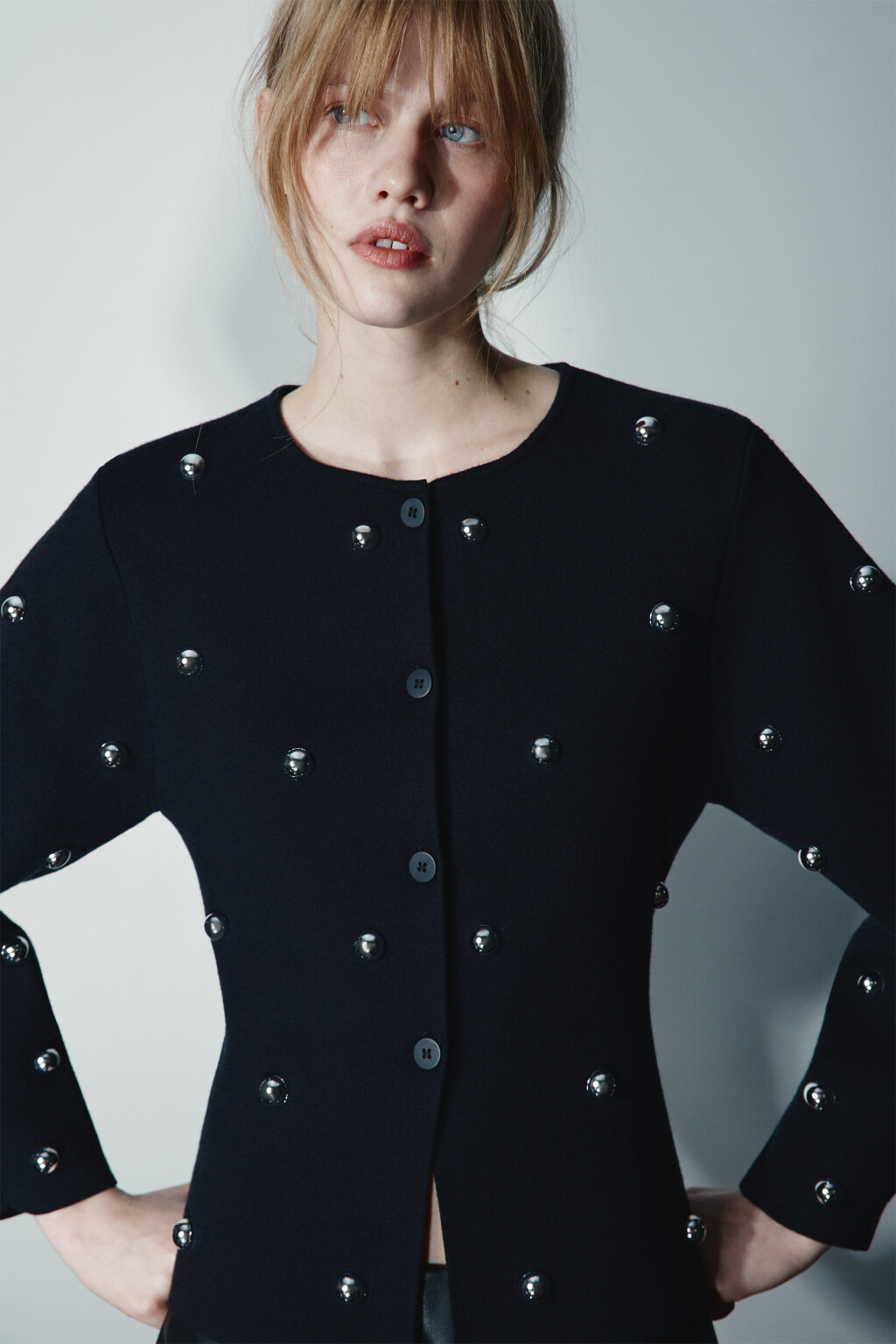 Кардиган жаккардовый с бусинами - цвет черный - 1