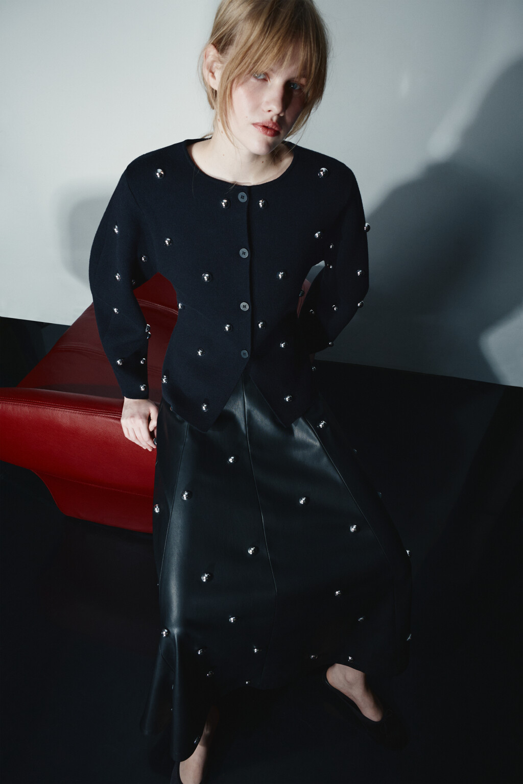 Кардиган жаккардовый с бусинами - цвет черный - 2