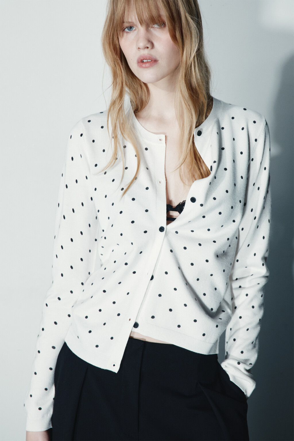 Кардиган в горошек с имитацией второго слоя - цвет белый - 3