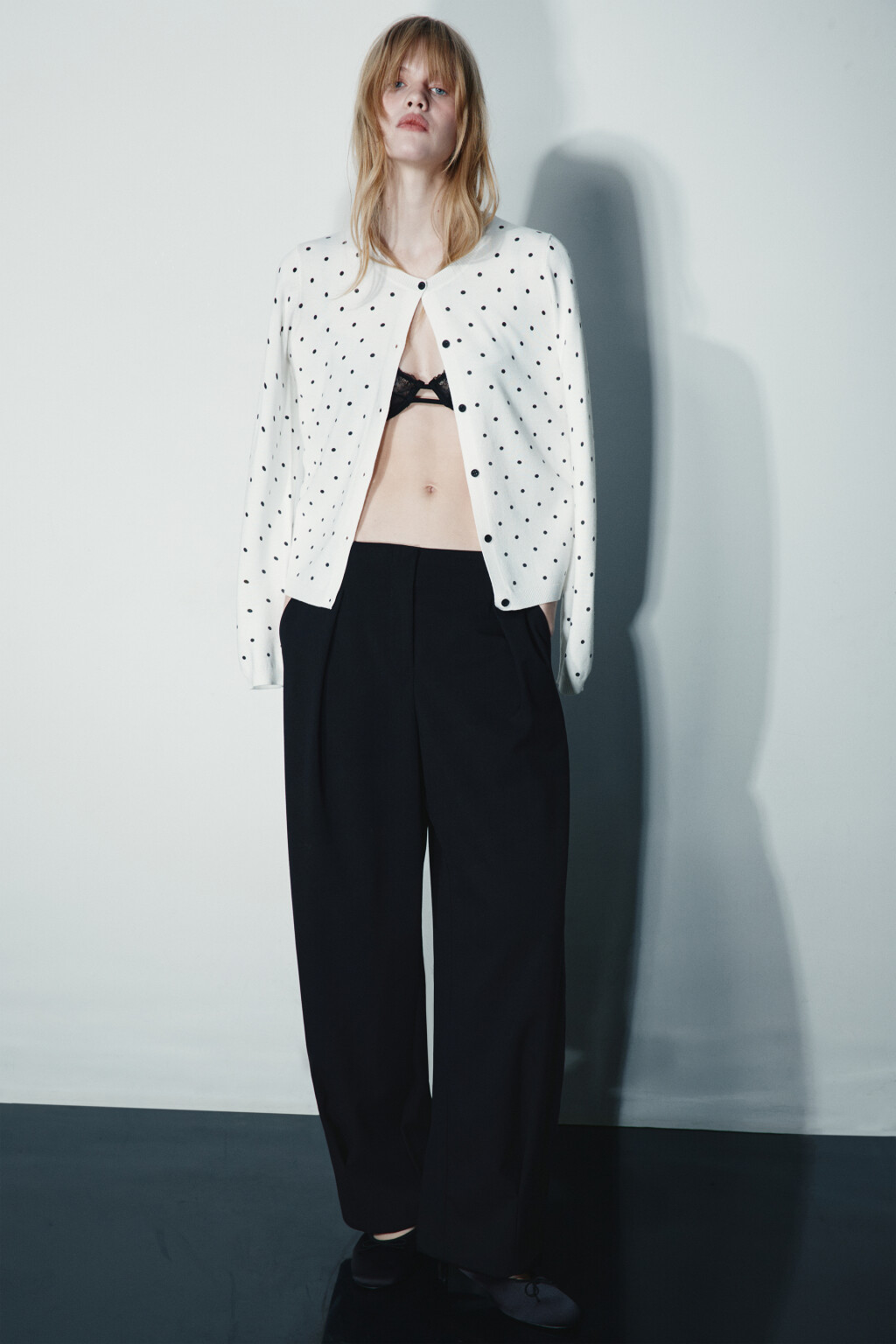 Кардиган в горошек с имитацией второго слоя - цвет белый - 4