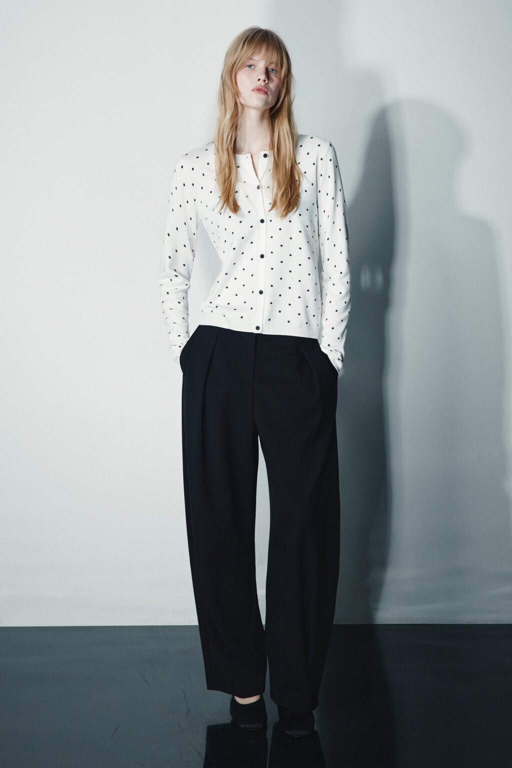 Кардиган в горошек с имитацией второго слоя - цвет белый - 7