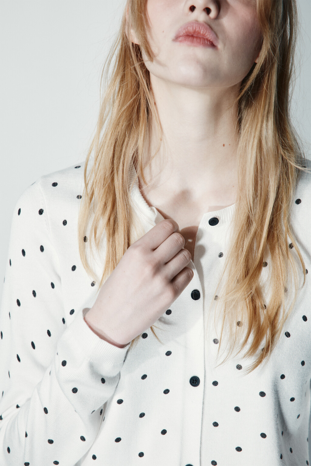 Кардиган в горошек с имитацией второго слоя - цвет белый - 8