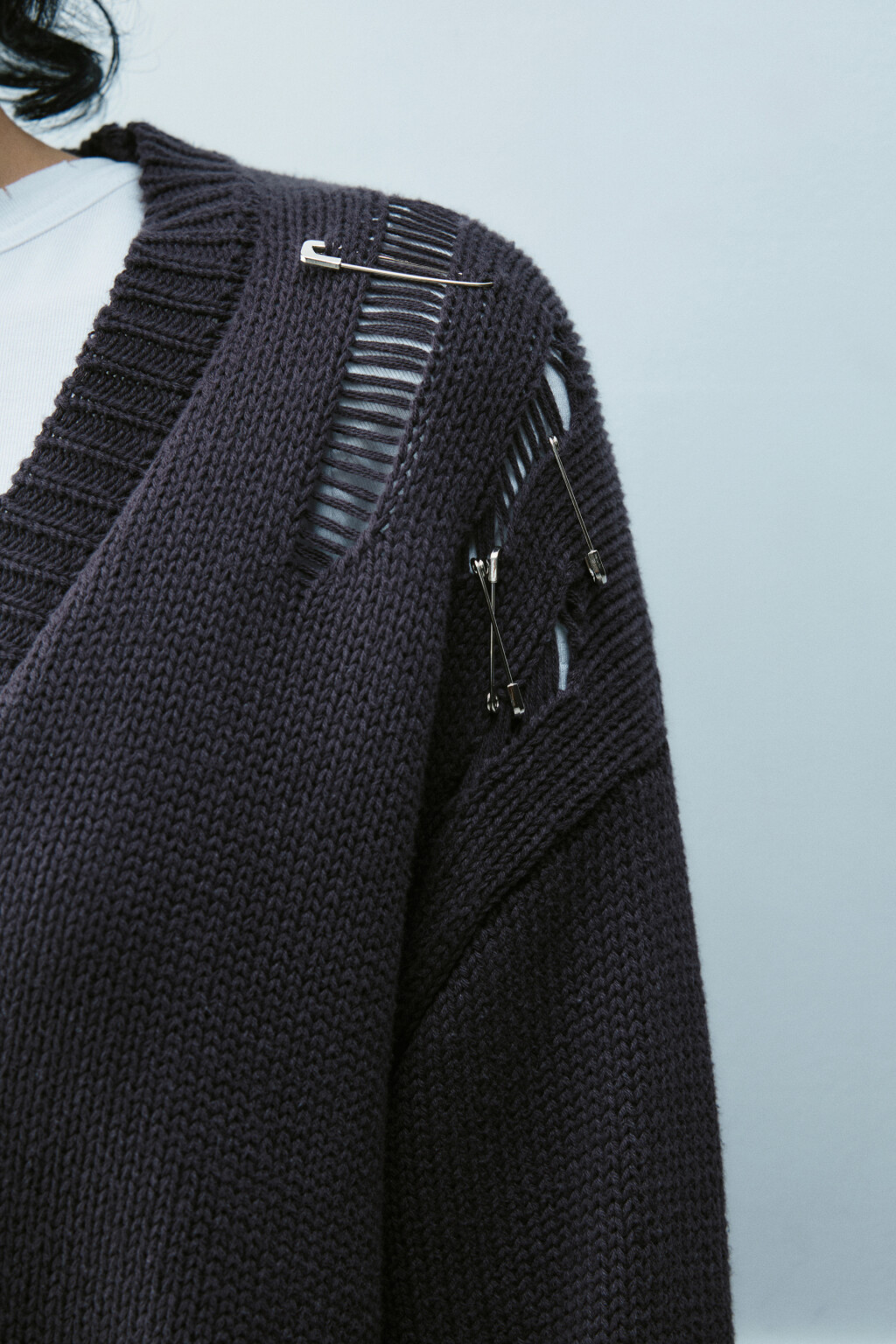 Кардиган удлиненный с декоративными булавками - цвет серый - 5