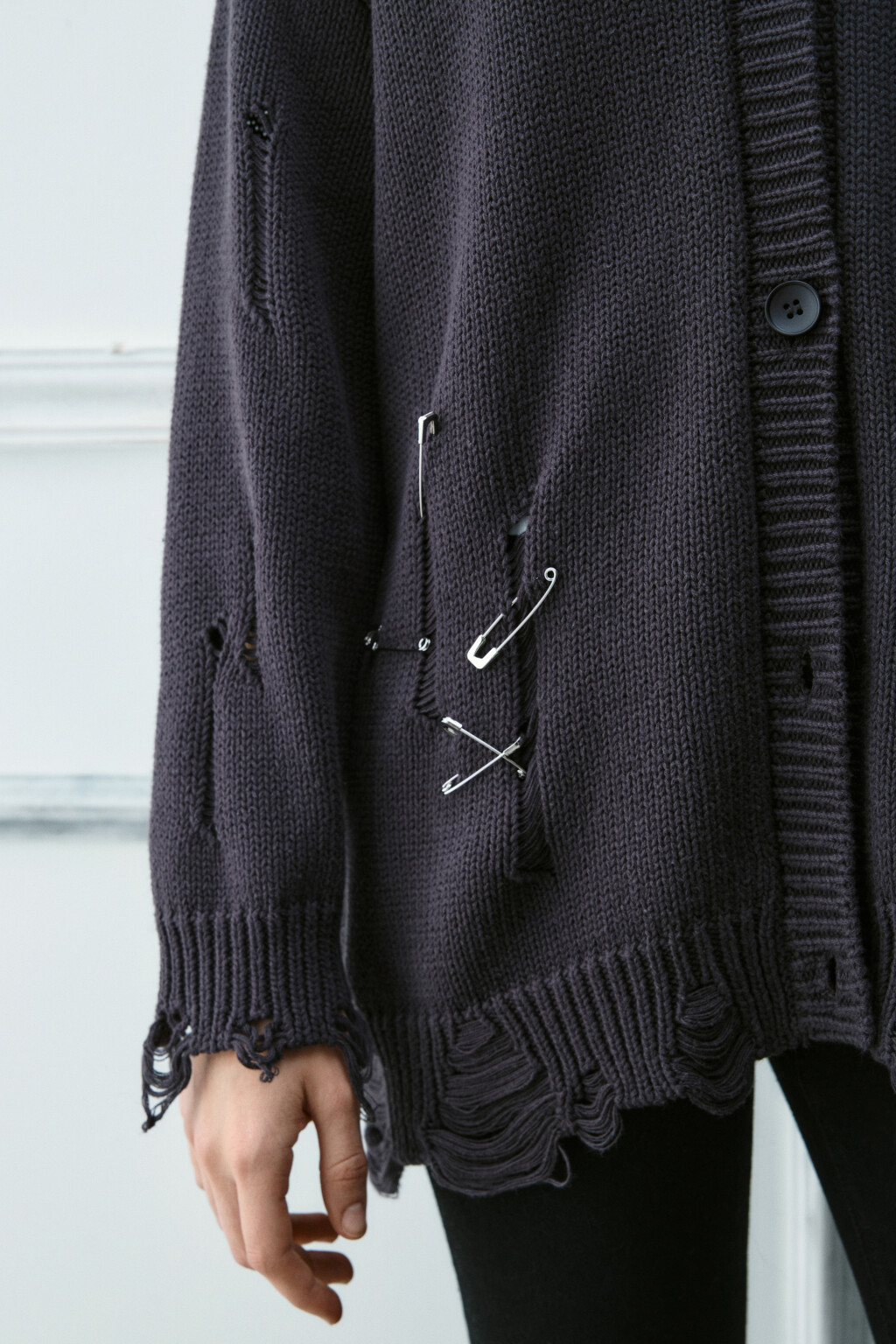 Кардиган удлиненный с декоративными булавками - цвет серый - 6