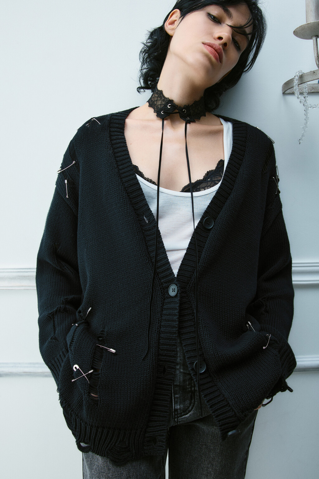 Кардиган удлиненный с декоративными булавками - цвет черный - 1