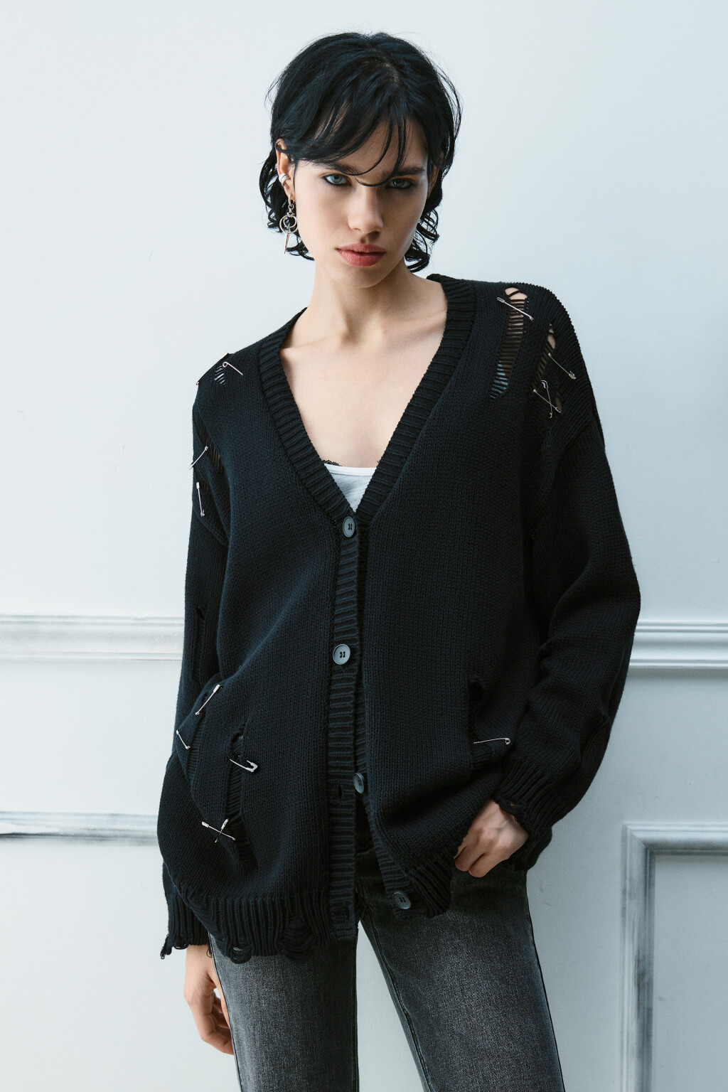 Кардиган удлиненный с декоративными булавками - цвет черный - 2