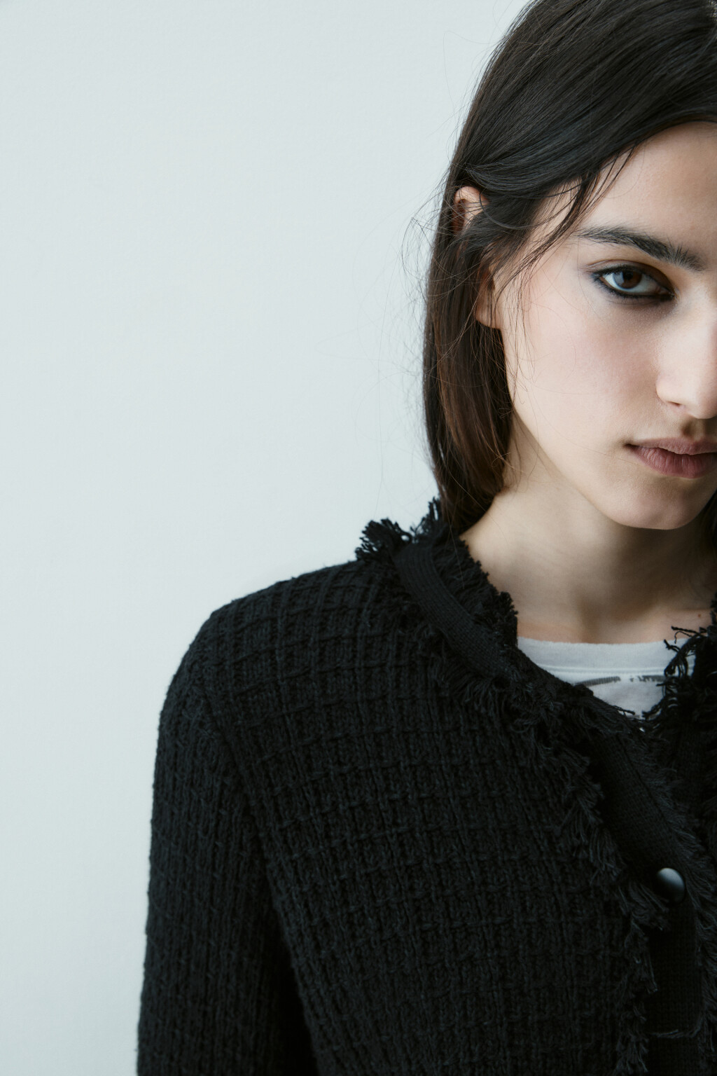 Жакет твидовый с бахромой - цвет черный - 6