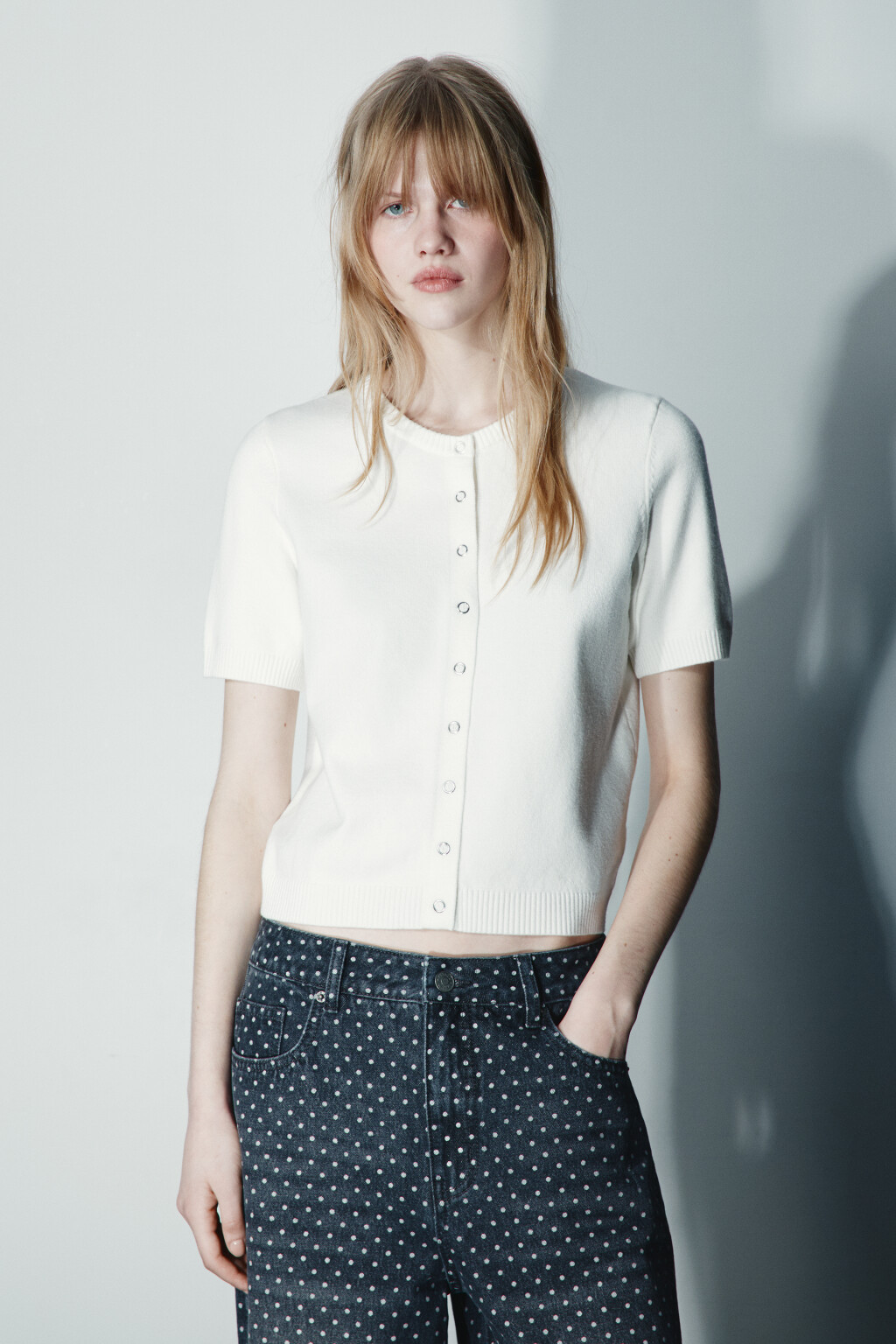 Джемпер вязаный с коротким руковом - цвет молочный - 2