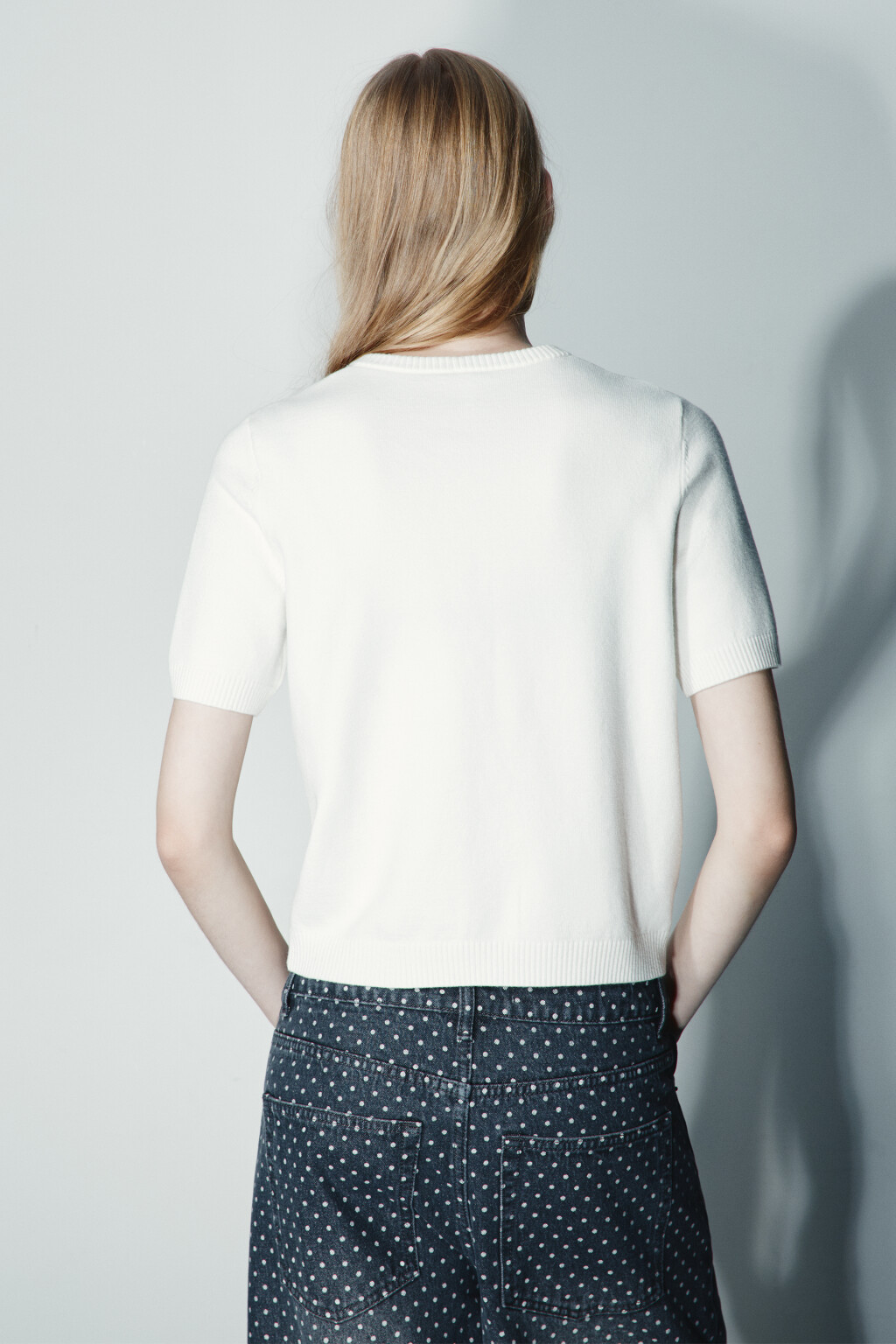 Джемпер вязаный с коротким руковом - цвет молочный - 3