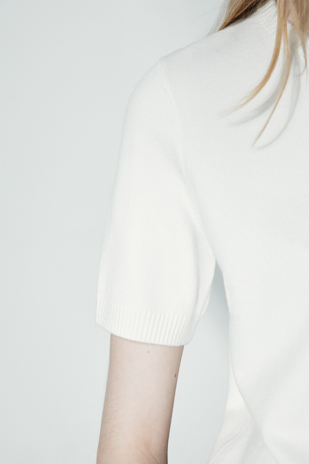 Джемпер вязаный с коротким руковом - цвет молочный - 5