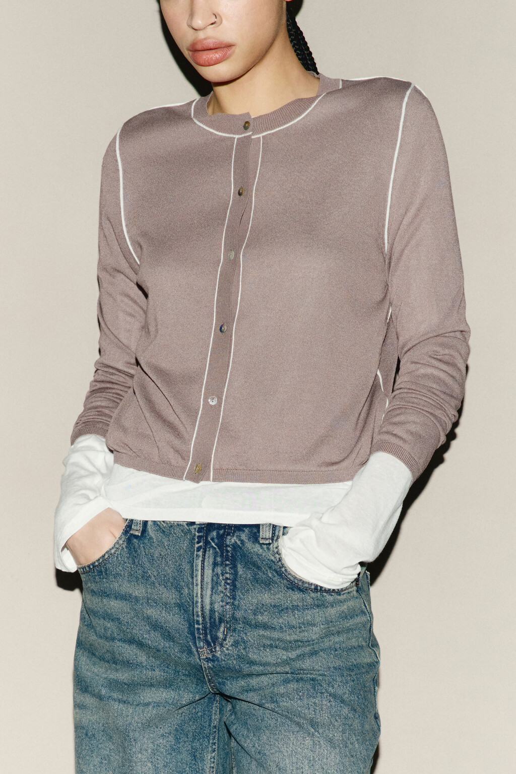 Кардиган на пуговицах с контрастными швами - цвет бежевый - 1