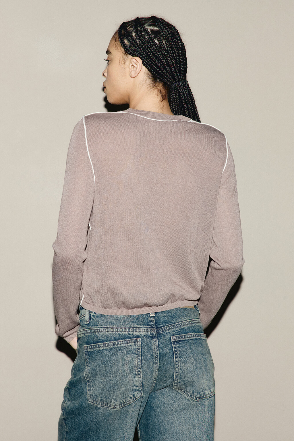 Кардиган на пуговицах с контрастными швами - цвет бежевый - 3