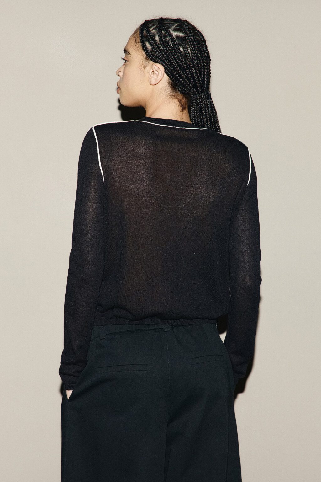 Кардиган на пуговицах с контрастными швами - цвет черный - 3