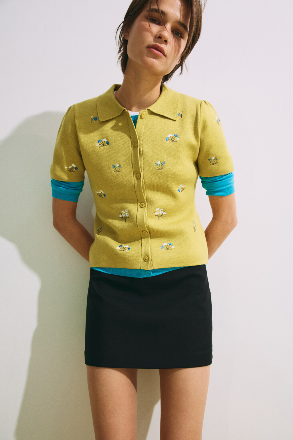 Футболка-поло вязаная из вискозы с вышивкой - цвет зеленый - 1