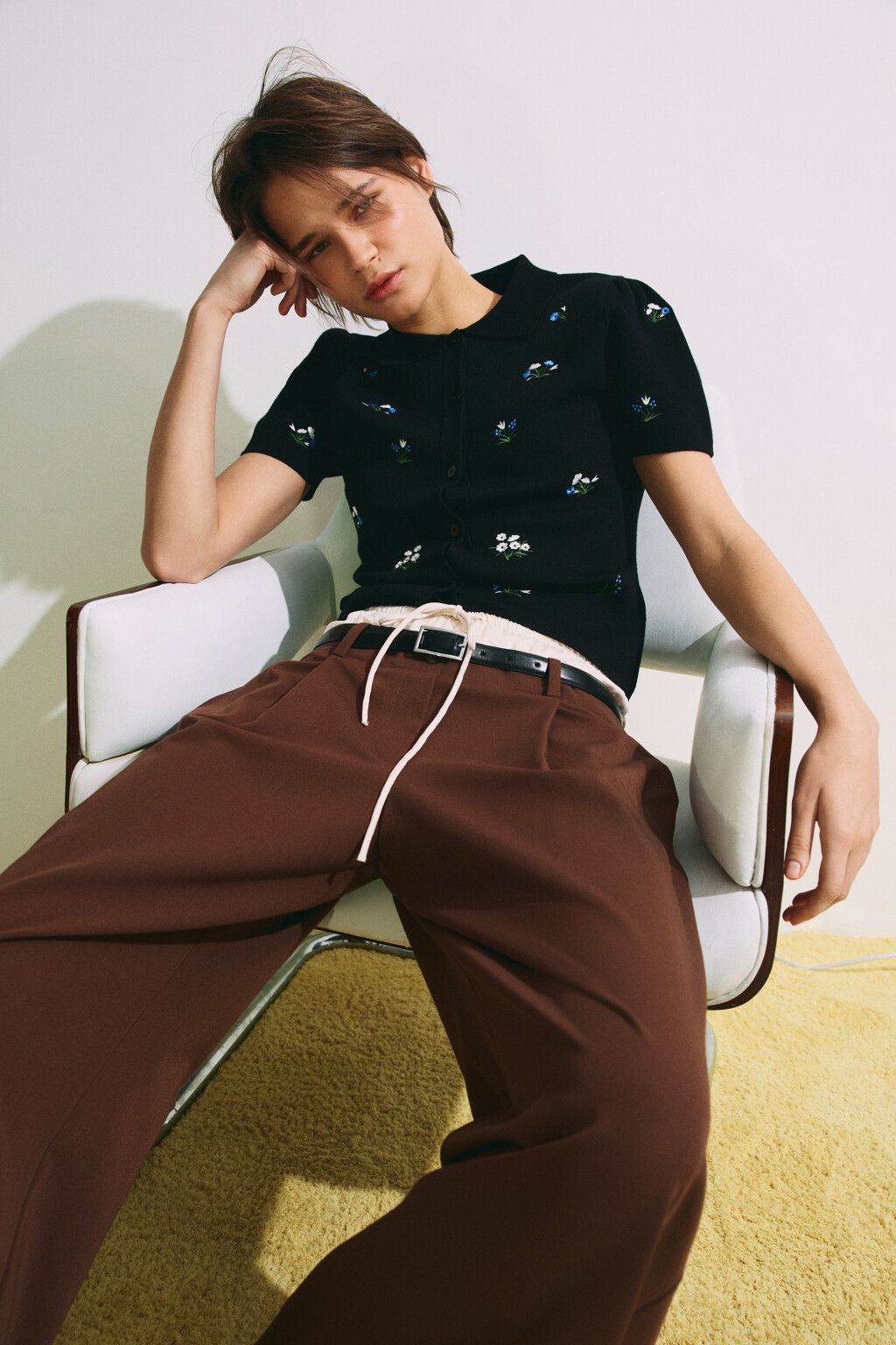 Футболка-поло вязаная из вискозы с вышивкой - цвет черный - 1