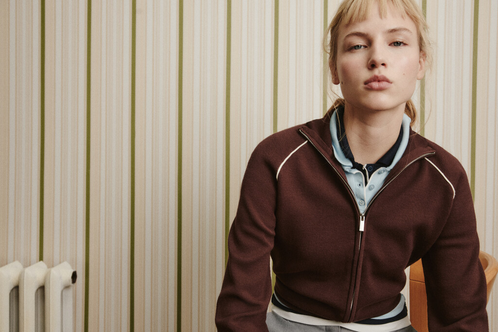 Джемпер вязаный на молнии с контрастными швами - цвет коричневый - 3