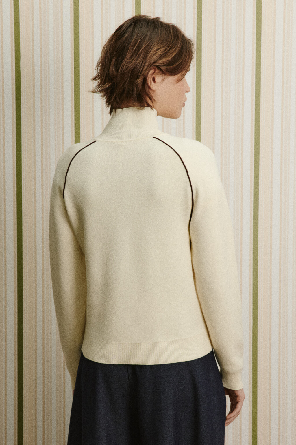 Джемпер вязаный на молнии с контрастными швами - цвет молочный - 6