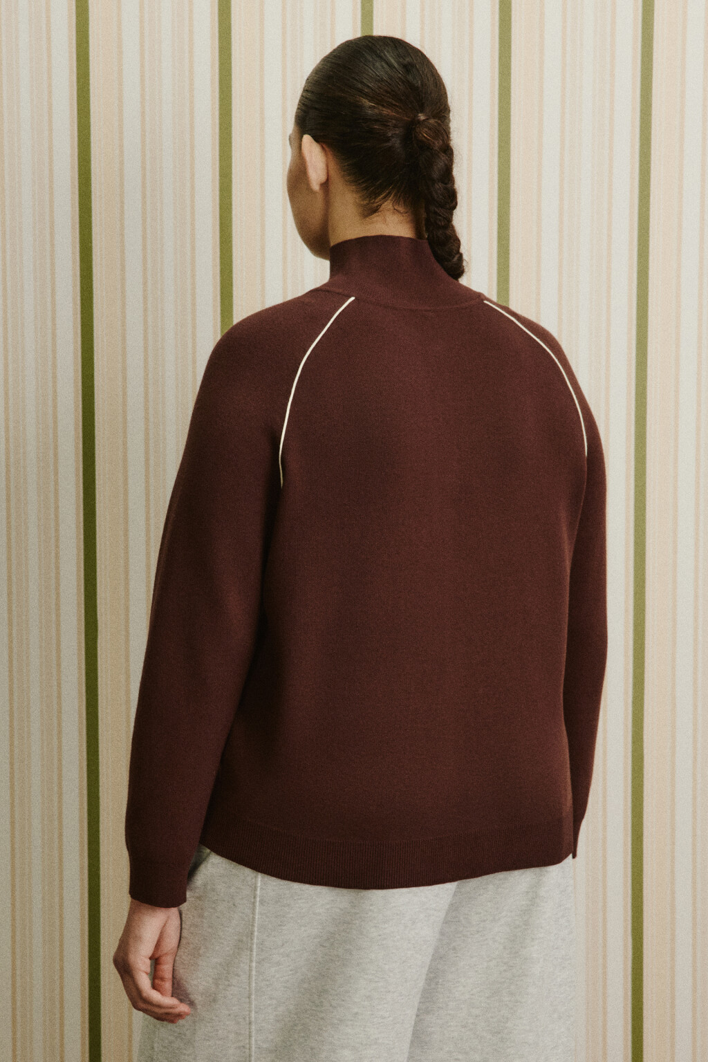 Джемпер вязаный на молнии с контрастными швами - цвет коричневый - 4