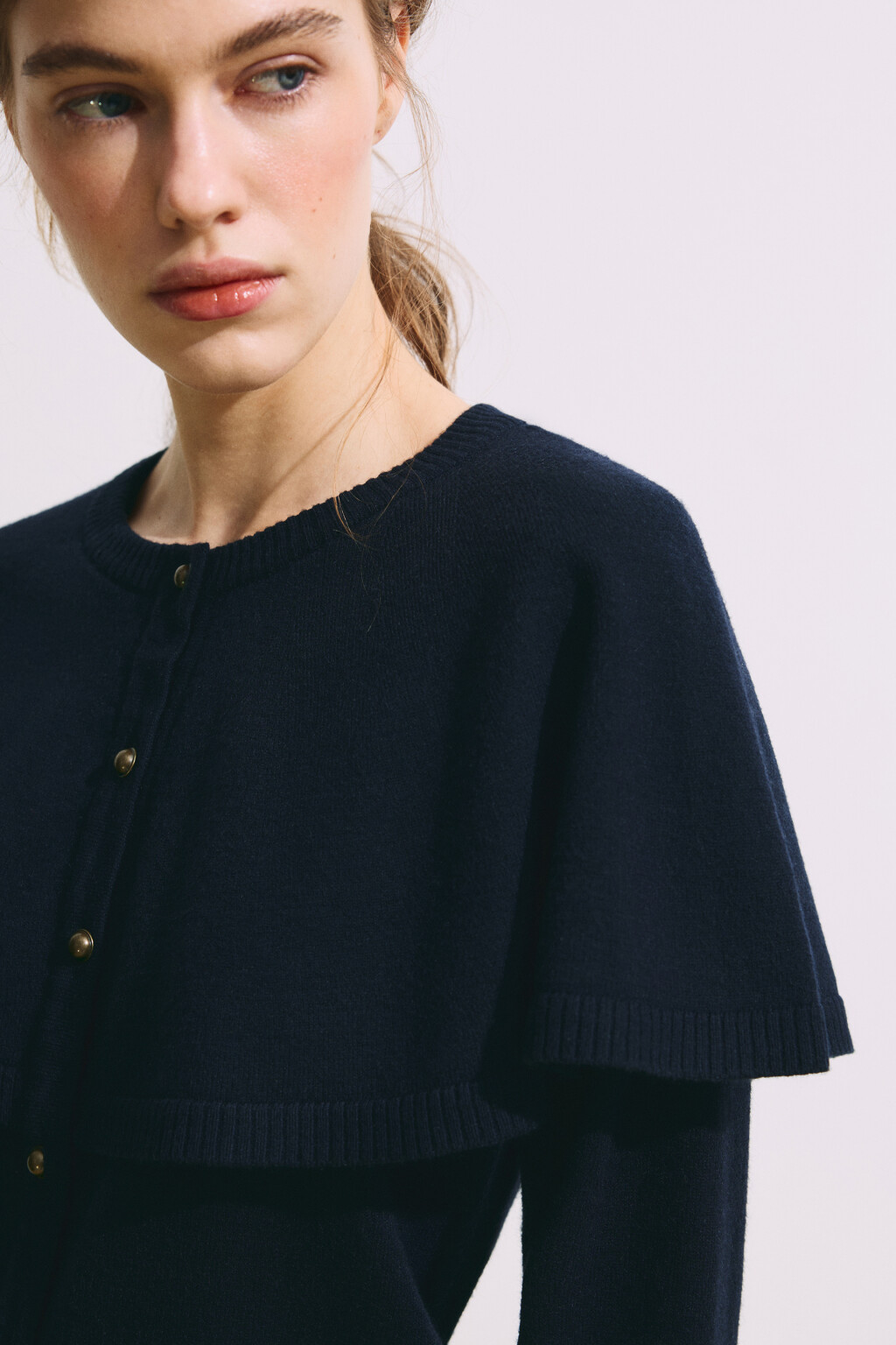 Кардиган вязаный с кейпом - цвет синий - 6