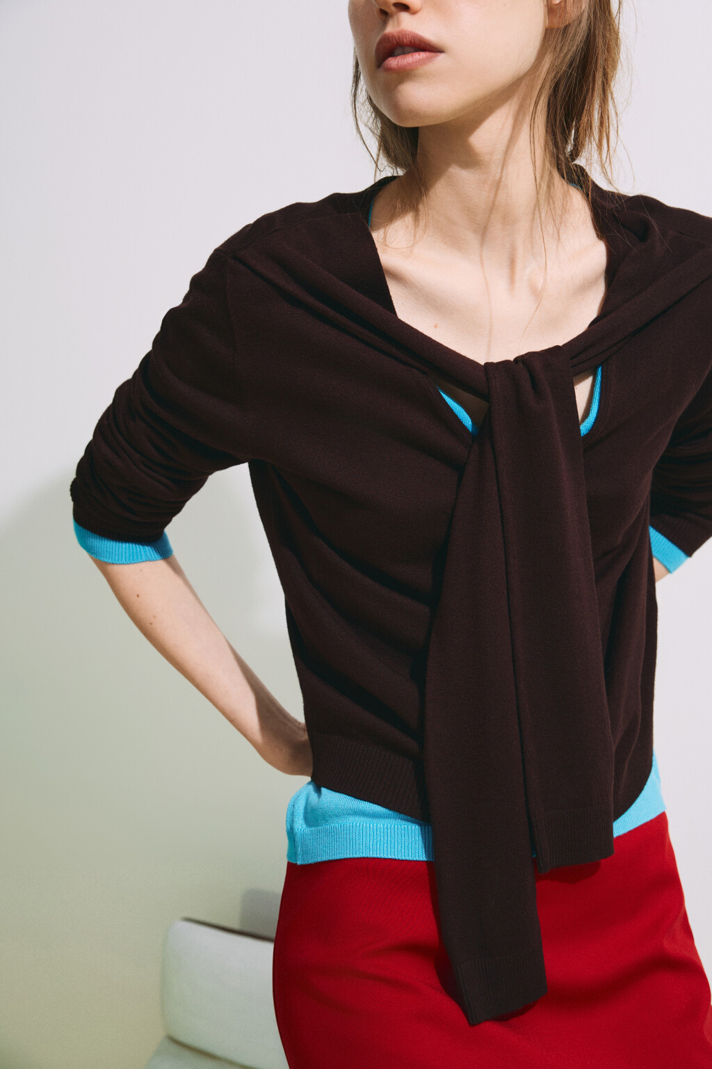 Кардиган вязаный с декоративными завязанными рукавами - цвет коричневый - 3
