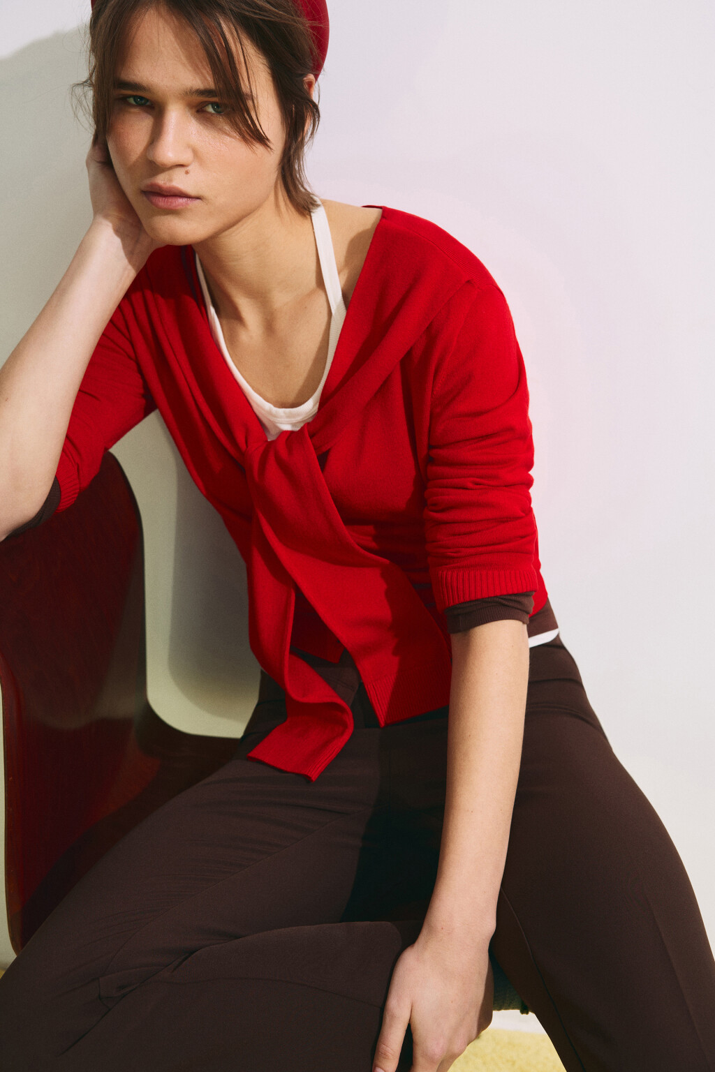 Кардиган вязаный с декоративными завязанными рукавами - цвет красный - 1