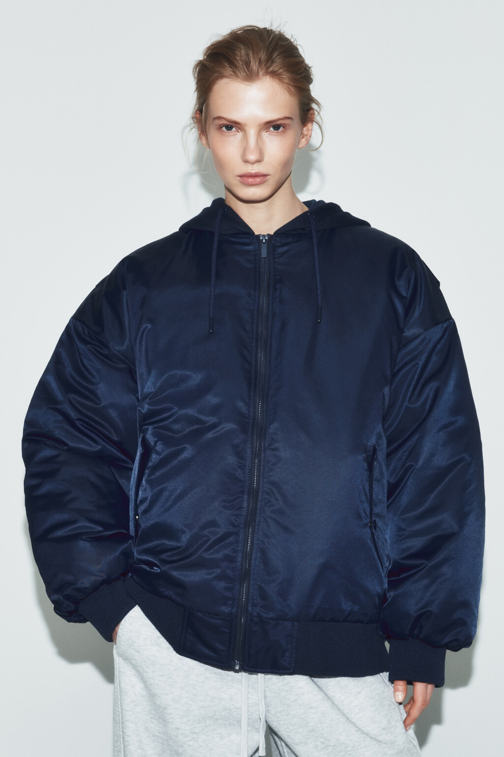 Куртка-бомбер с капюшоном утепленная - цвет голубой - 2