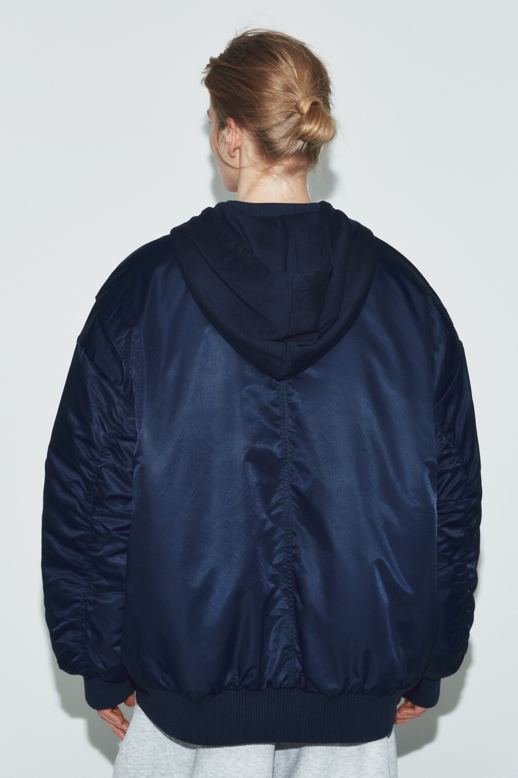 Куртка-бомбер с капюшоном утепленная - цвет голубой - 3