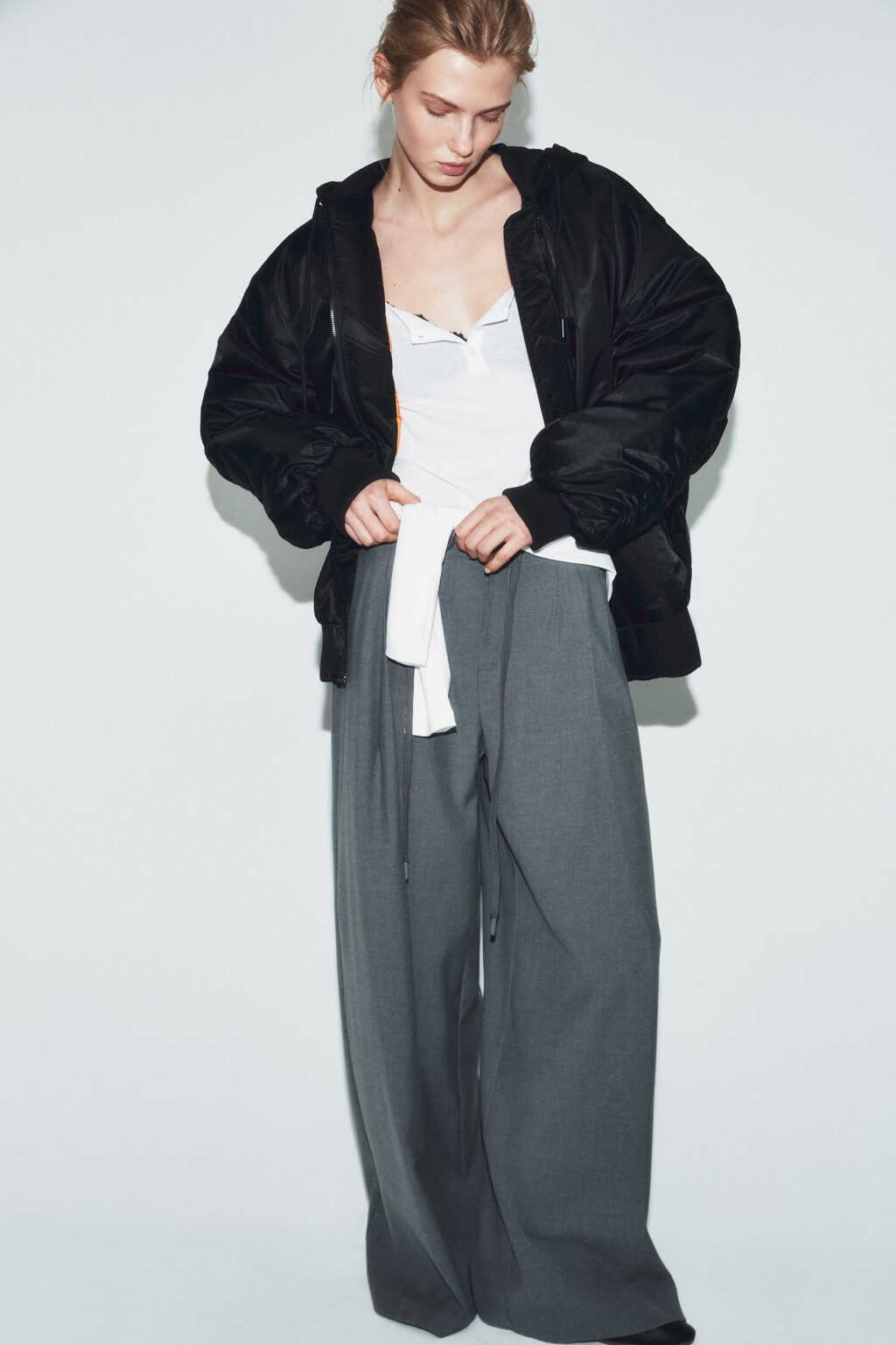 Куртка-бомбер с капюшоном утепленная - цвет черный - 1