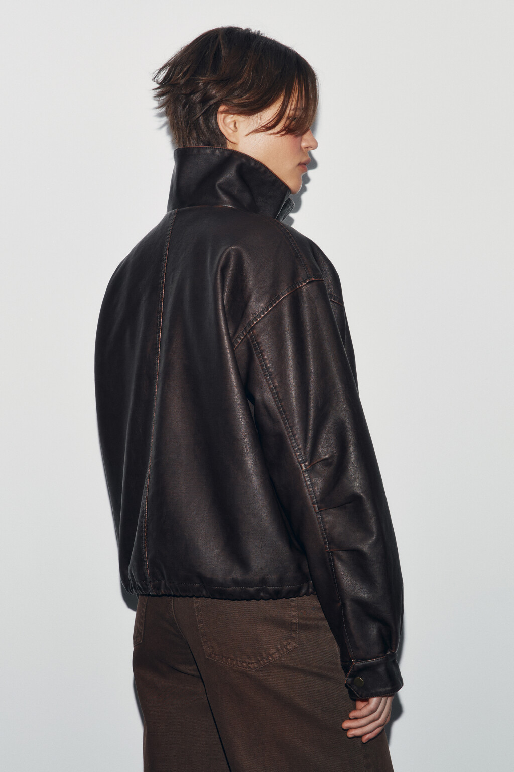Куртка с кожаной фактурой без капюшона утепленная - цвет коричневый - 4