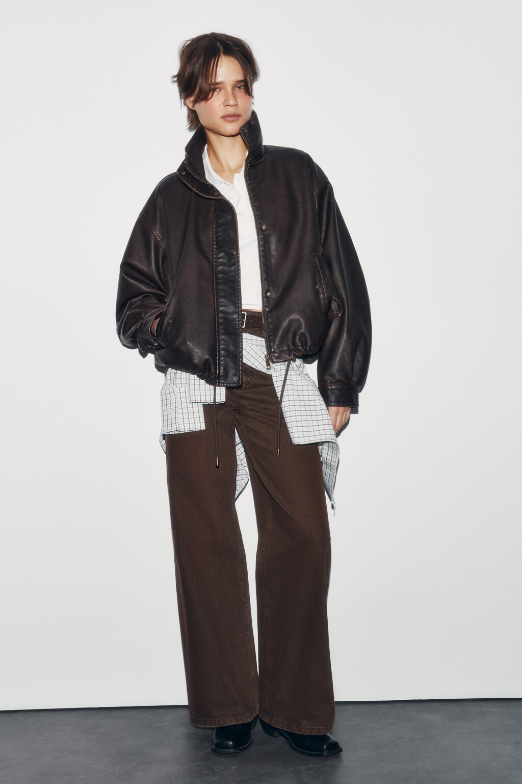 Куртка с кожаной фактурой без капюшона утепленная - цвет коричневый - 5