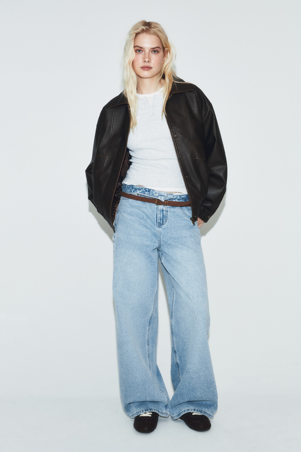 куртка-бомбер с кожаной фактурой утепленная без капюшона - цвет коричневый - 5