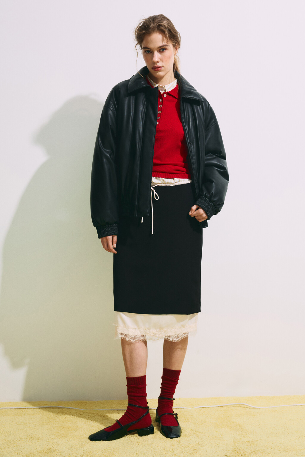 Куртка-бомбер с кожаной фактурой без капюшона - цвет черный - 5